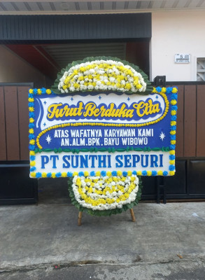 Papan Bunga Duka di Watukumpul