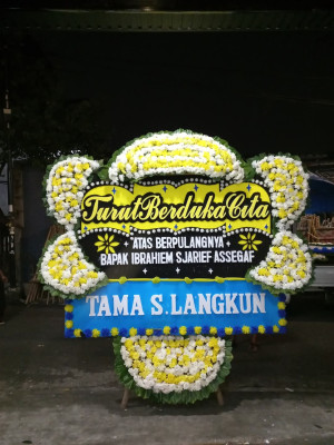 Papan Bunga Duka di Watukumpul